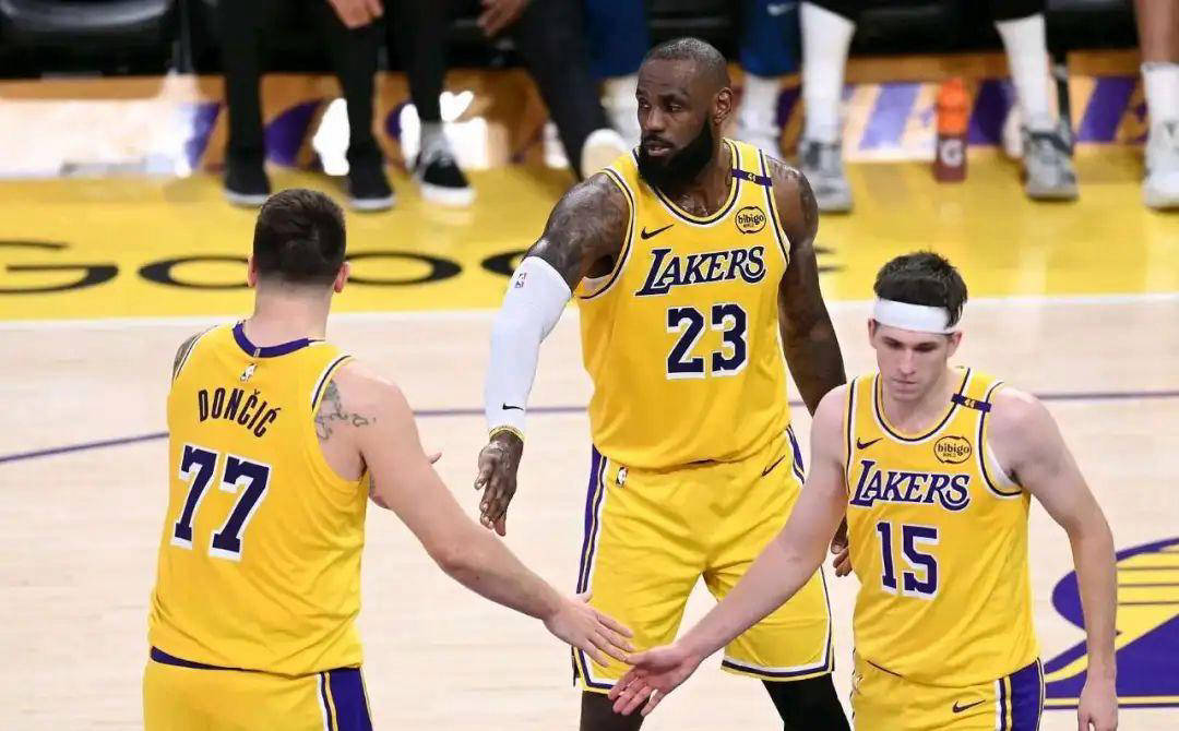 J9九游会官方网站-詹姆斯重返赛场,战术调整首场状态出色,利物浦观众沸腾!气势如虹延续(詹姆斯常规赛最新胜场数)